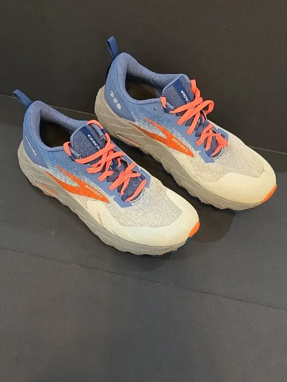 Brooks Cascadia 17 Men's Trail Sneakers in Blue, Orange & Cream Size 12